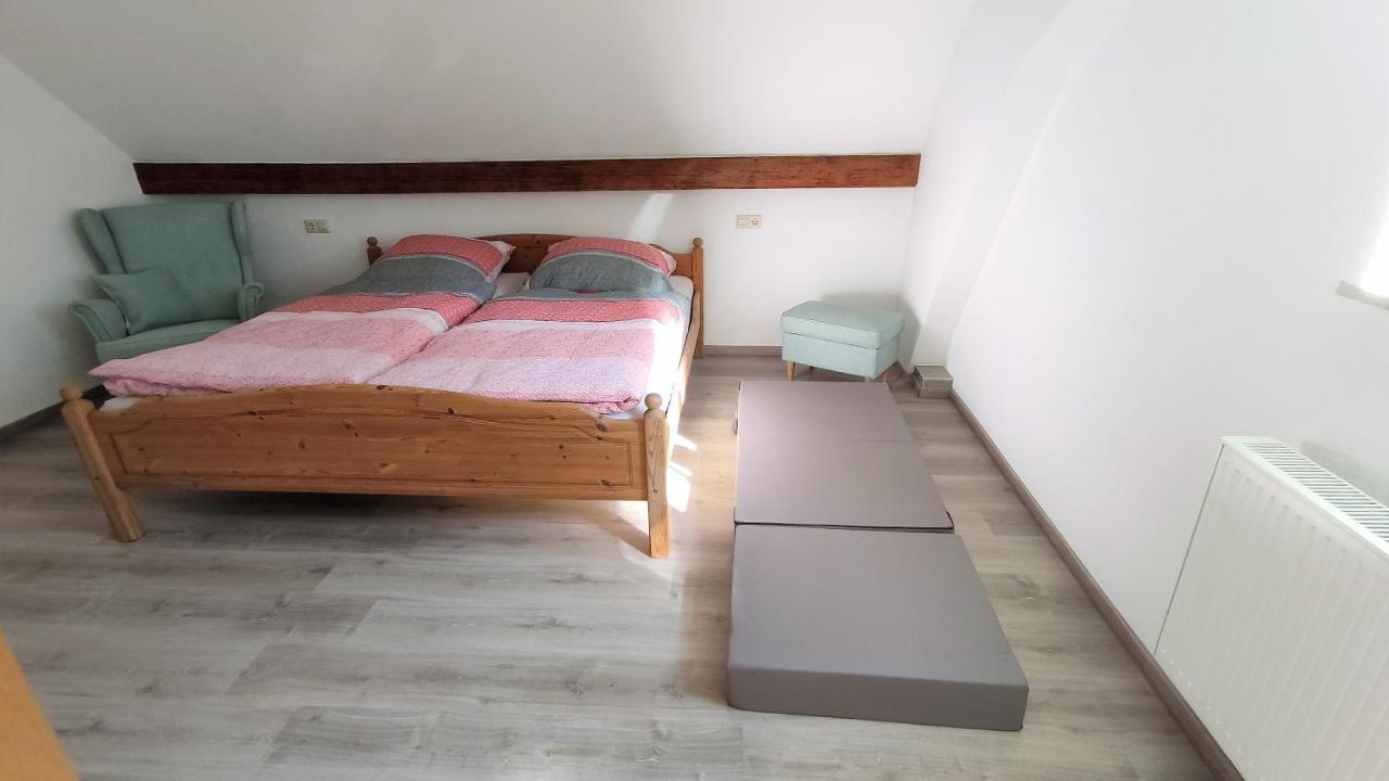 Gasthof Adler Ferienwohnung Ichenhausen Luaran gambar